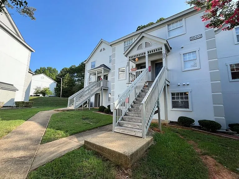 2502 Avent Ferry Rd #203 — Photo 2