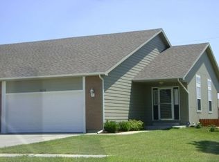 4432 SE Oakview Ln, Topeka, KS 66609