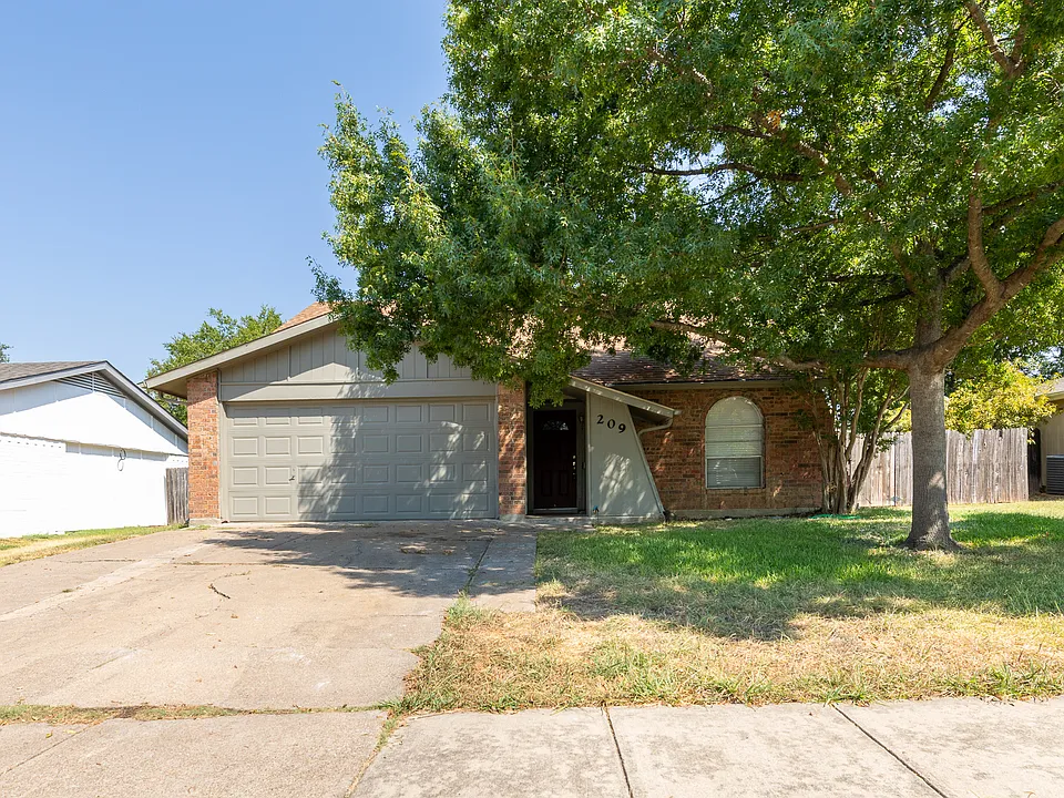 209 Pebblebrook St