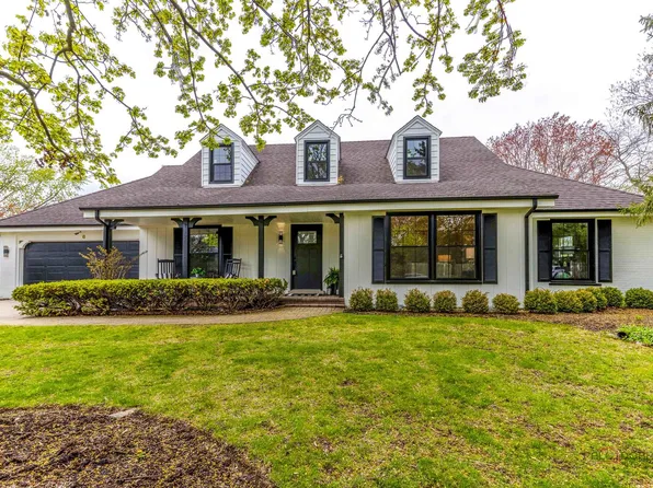 8 Pheasant Row, Lincolnshire, IL 60069