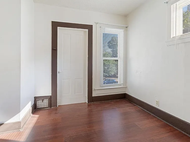 525 8th Ave SE — Photo 6