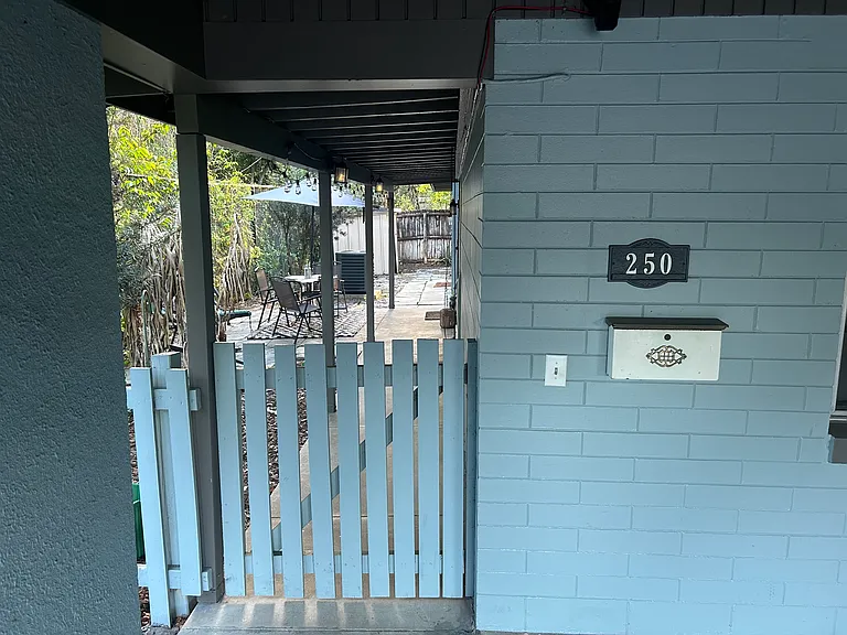 250 Cedarwood Dr — Photo 4