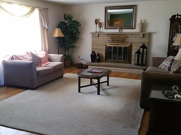 3rd image of 3159 Gretchen Dr NE