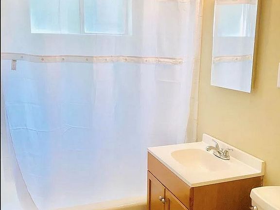 4th image of 2302 Plum St #2302