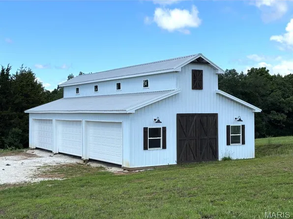 240 Sycamore Ln, Winfield, MO 63389