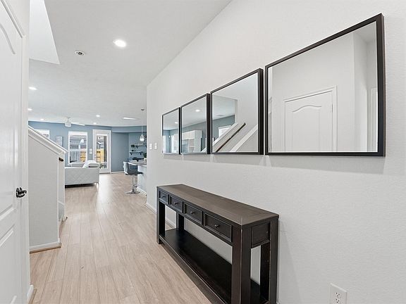 3rd image of 6718 Lindale Springs Ln