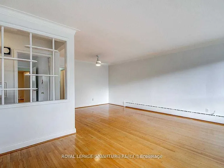 138 Woburn Ave — Photo 7