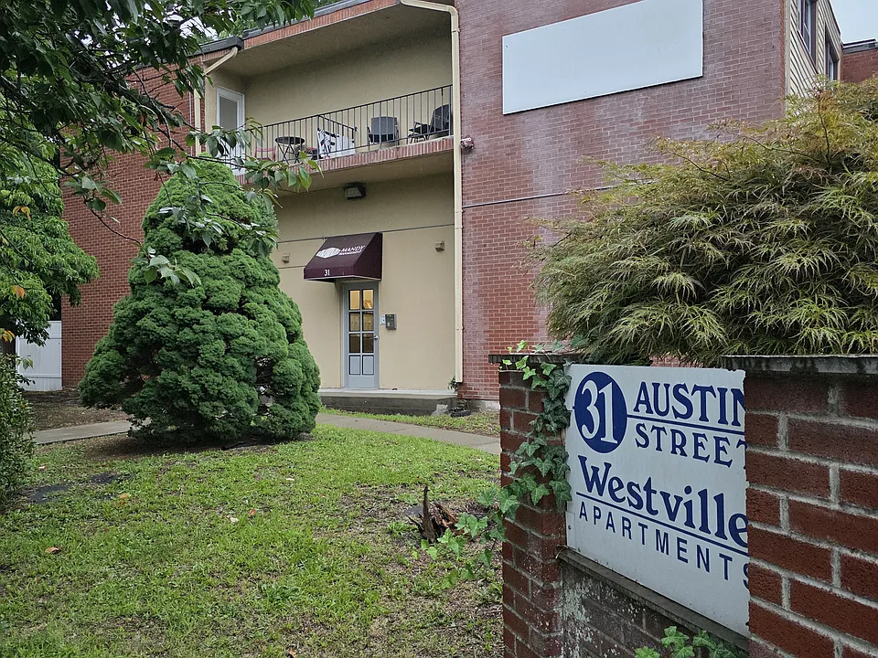 31 Austin St #B7