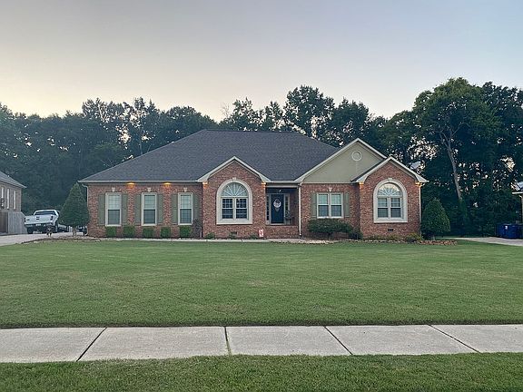 4th image of 104 Clear Springs Cir