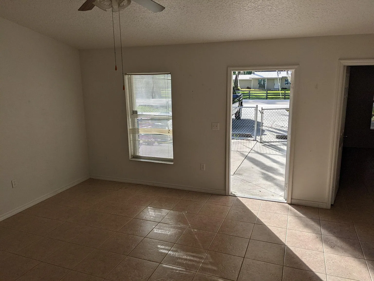 3 bed, 1242 sqft, $1,890 — Photo 3