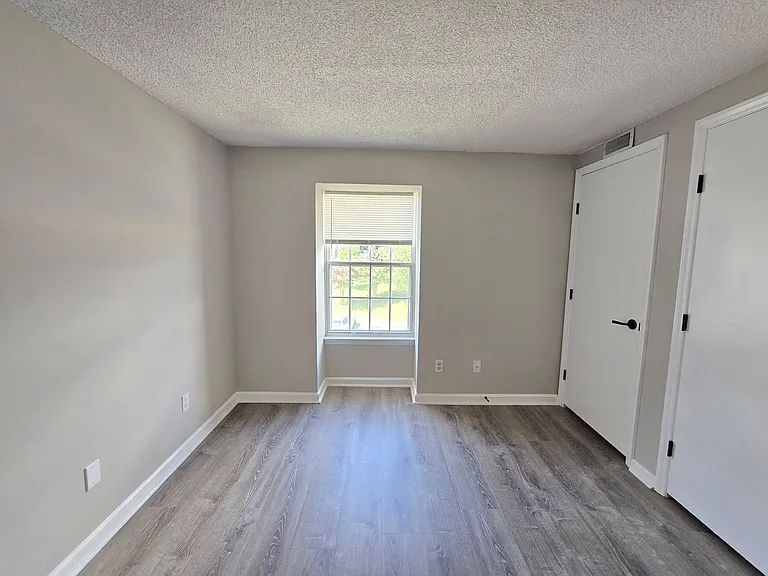 1614 Arlyn Cir #M — Photo 4