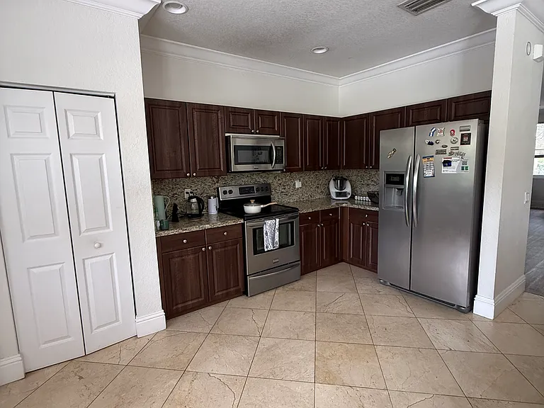 947 Nandina Dr — Photo 7