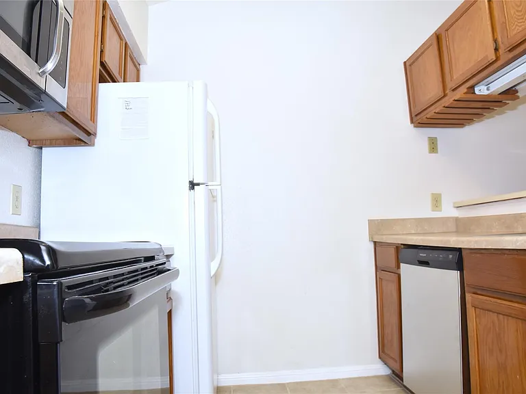 2121 El Paseo St #2000 — Photo 13