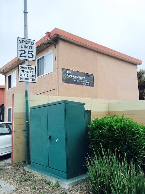 The front of Tiki Apartments