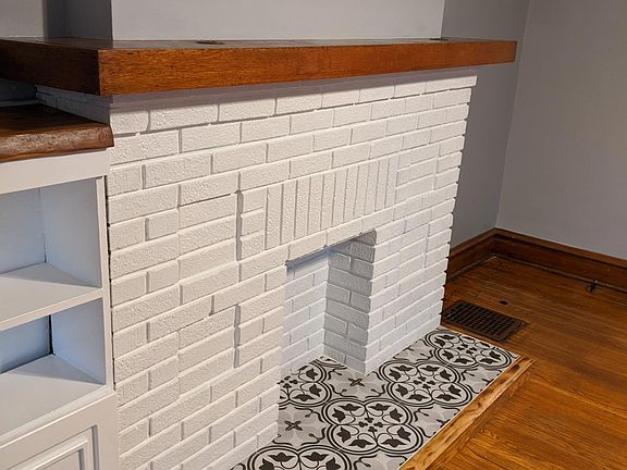 2nd image of 54 W Longview Ave