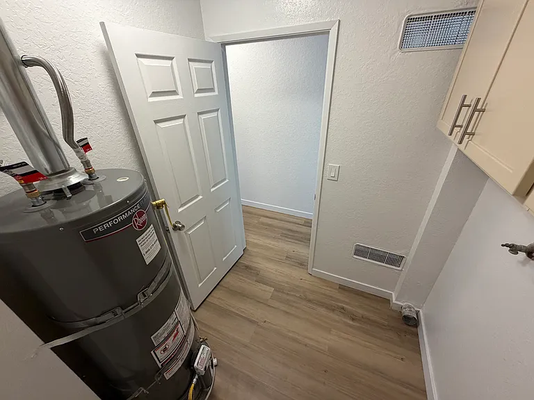 1071 Bonita St #D — Photo 8