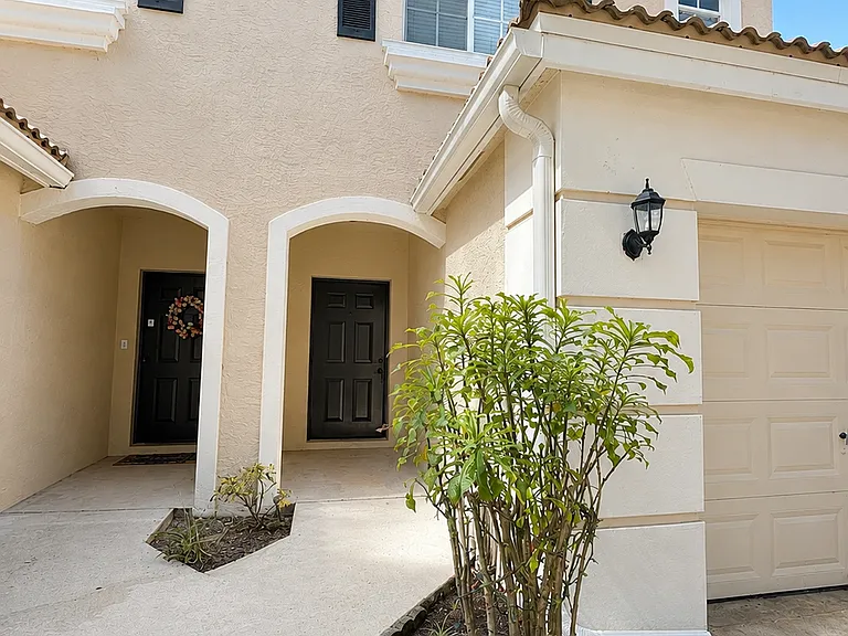 4715 Palmbrooke Cir — Photo 2