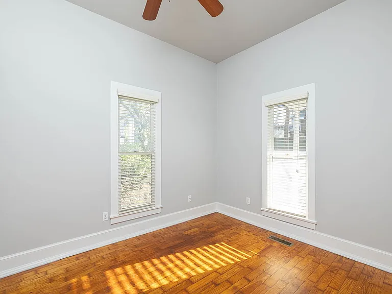 349 N Rollston Ave — Photo 13