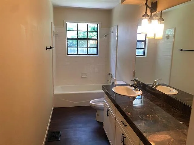 3 bed, 2.5 bath, 2498 sqft, $2,800 — Photo 3