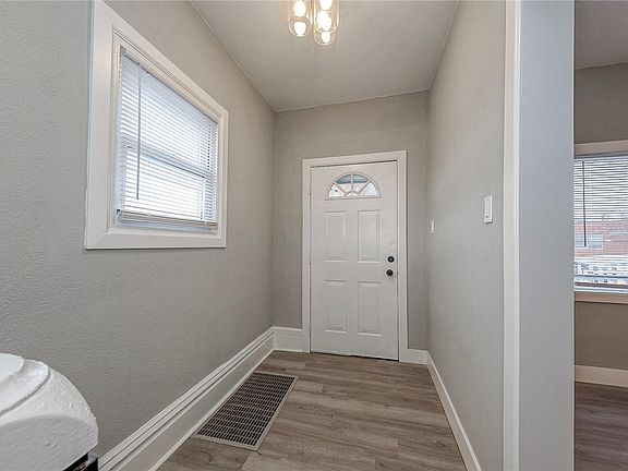 3rd image of 212 Ridge Ave