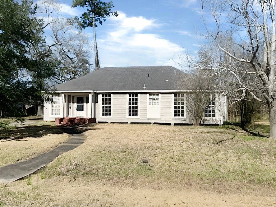1st image of 2540 Louisiana St