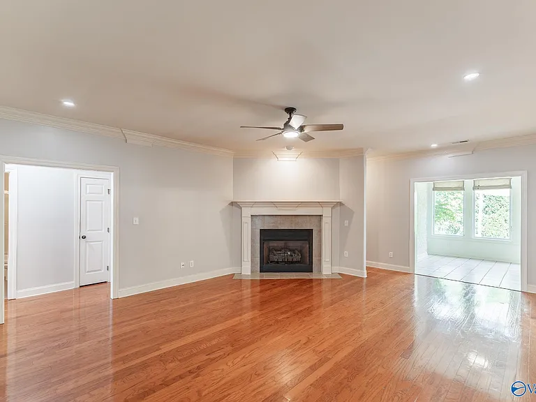 125 Monument Ln — Photo 2