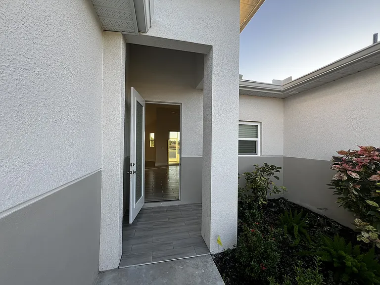 4219 27th St SW — Photo 2