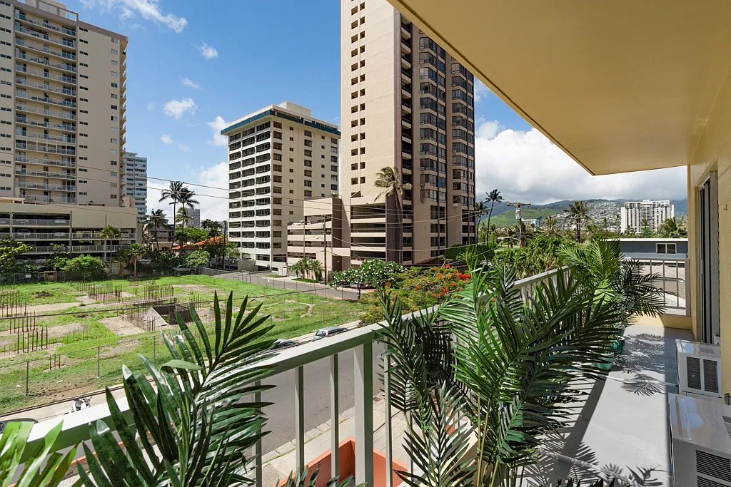 King Kalani #301 (303 Liliuokalani Ave) - 1 — Photo 1