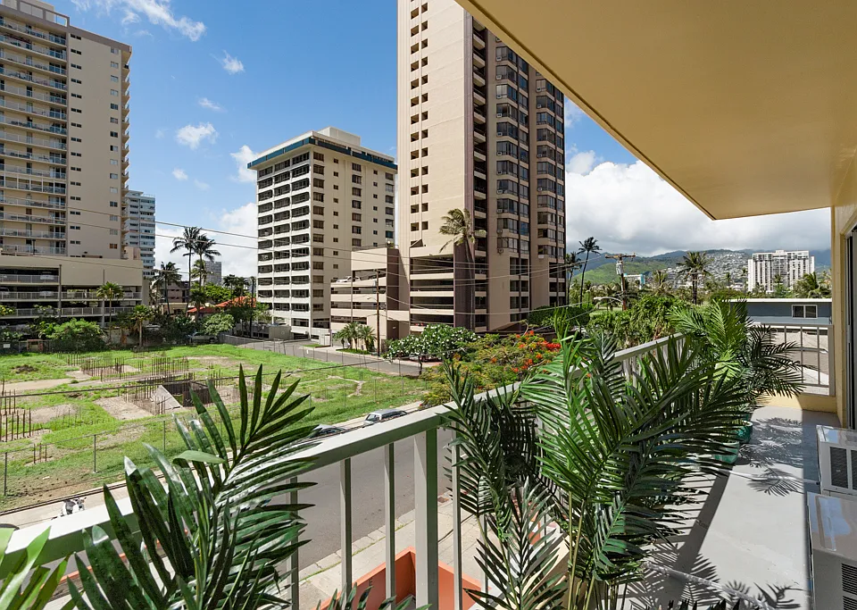 303 Liliuokalani Ave #301