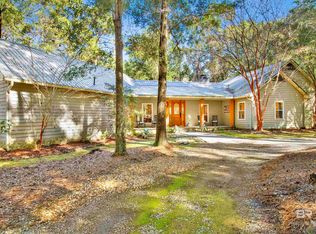 15 Woods Ave, Fairhope, AL 36532