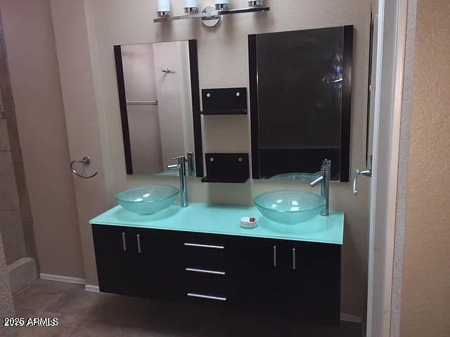 506 W Dennis Ct — Photo 3