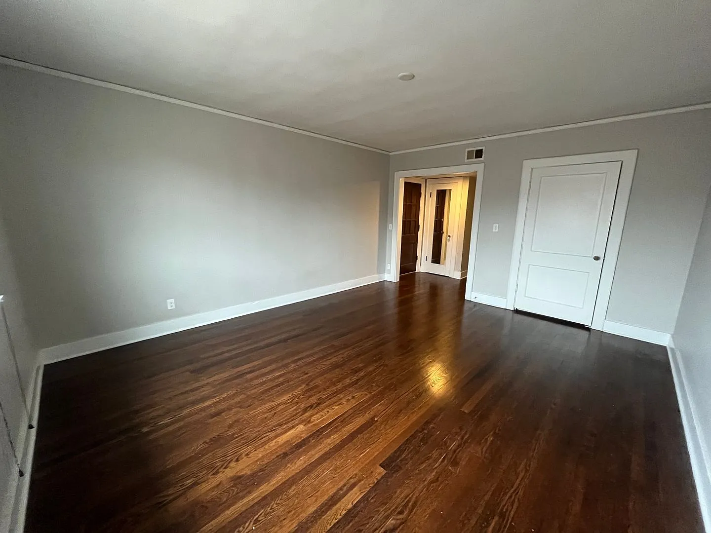Nottingham (808 N 33rd St) — Photo 3