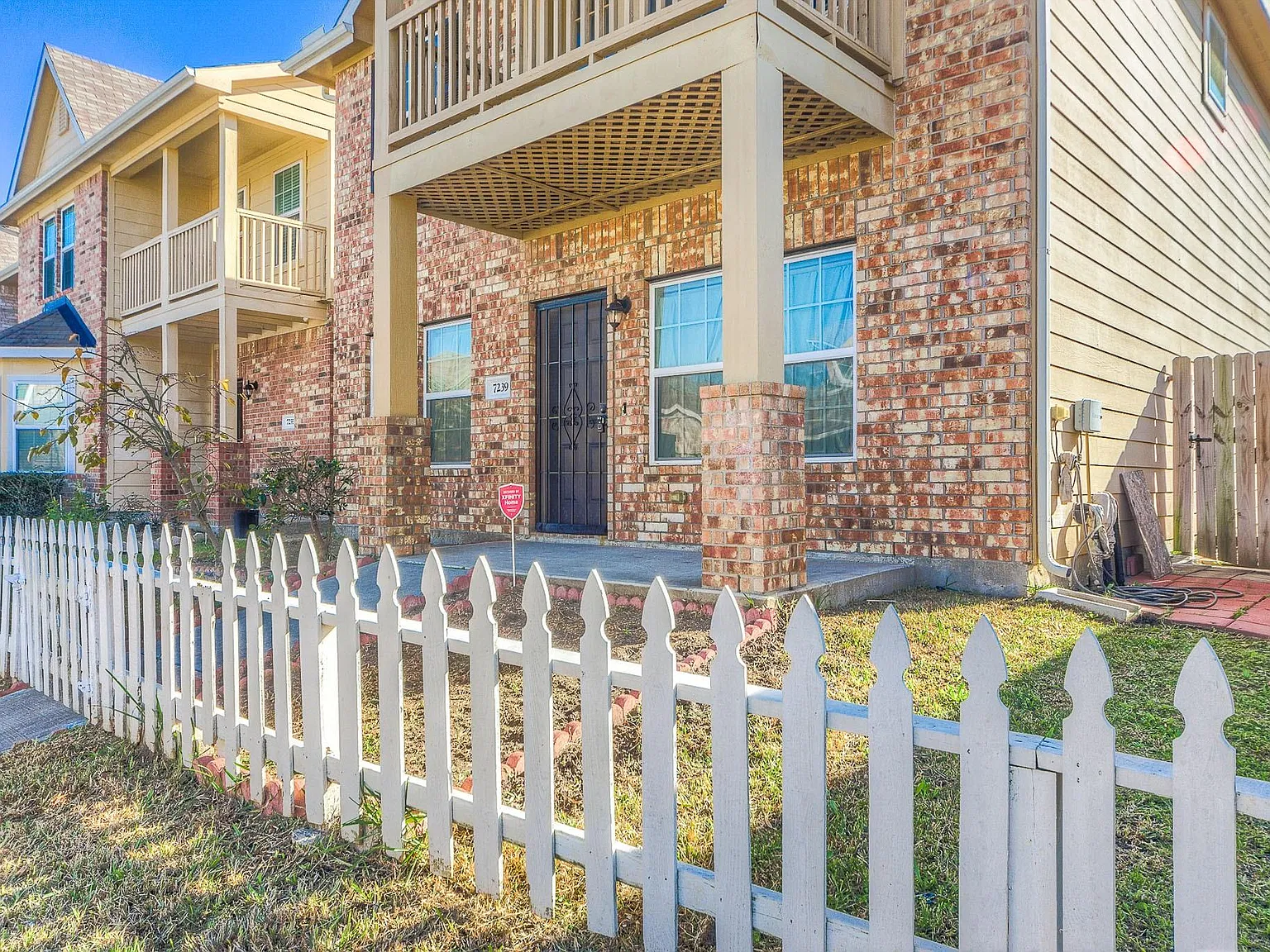 4 bed, 3.0 bath, 2132 sqft, $2,100 — Photo 2