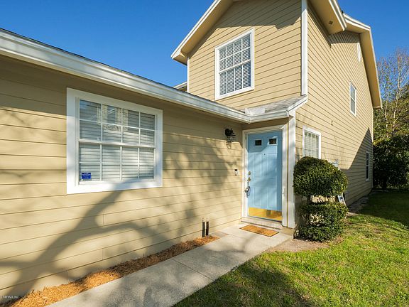 2nd image of 3923 Meadowview Dr N
