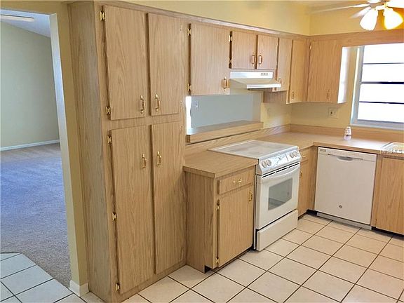 4th image of 3157 S Orleans Way