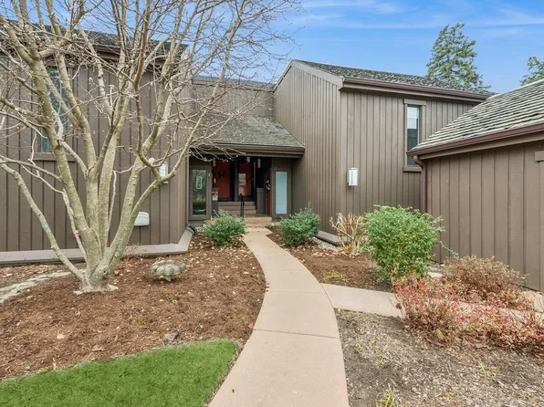 276 Old Barn Rd APT B, Lake Barrington, IL 60010