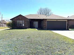 624 NW 21st St, Moore, OK 73160
