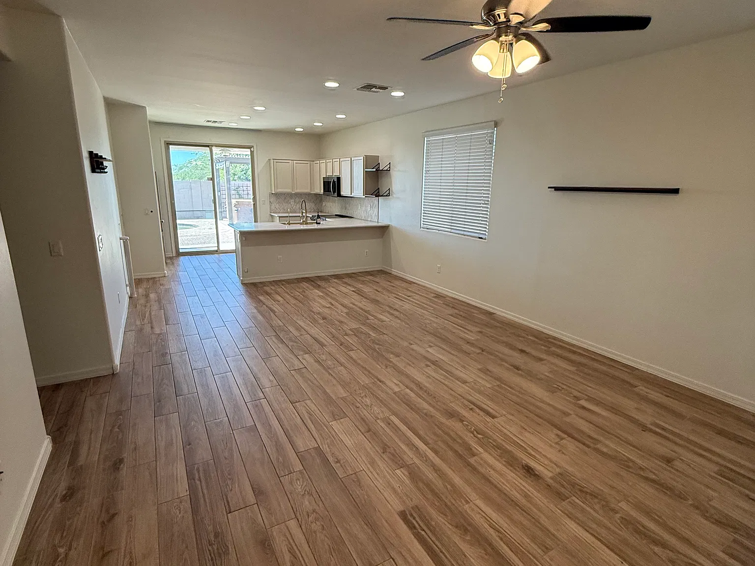 3 bed, 1270 sqft, $2,500 — Photo 4