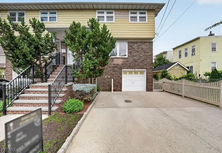 210 Walnut St #R — Photo 1