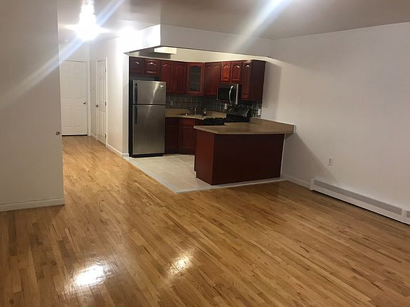 3rd image of 932 Fteley Ave