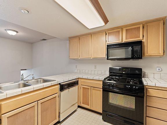 5th image of 1324 Mission Boulevard