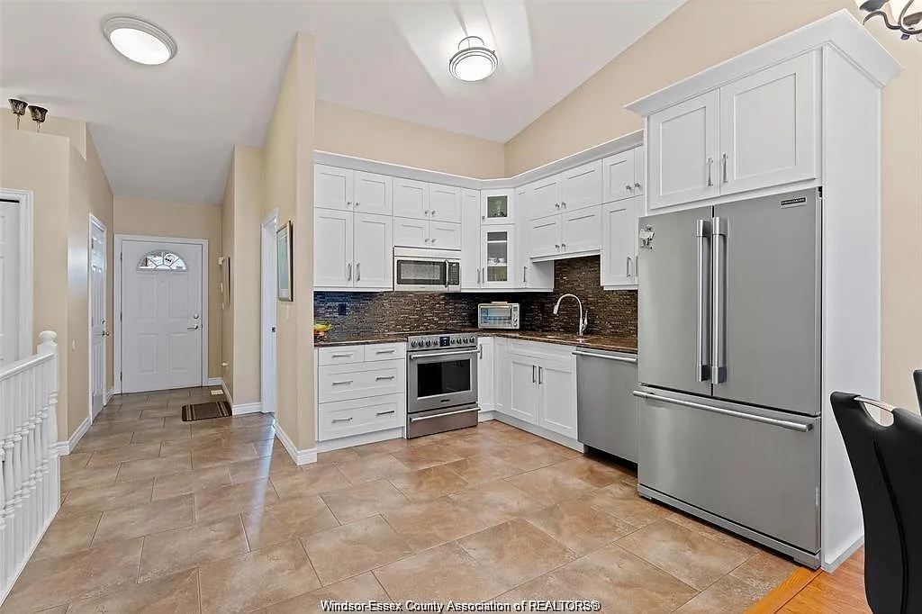 3 bed, 2.5 bath, $2,750 — Photo 3