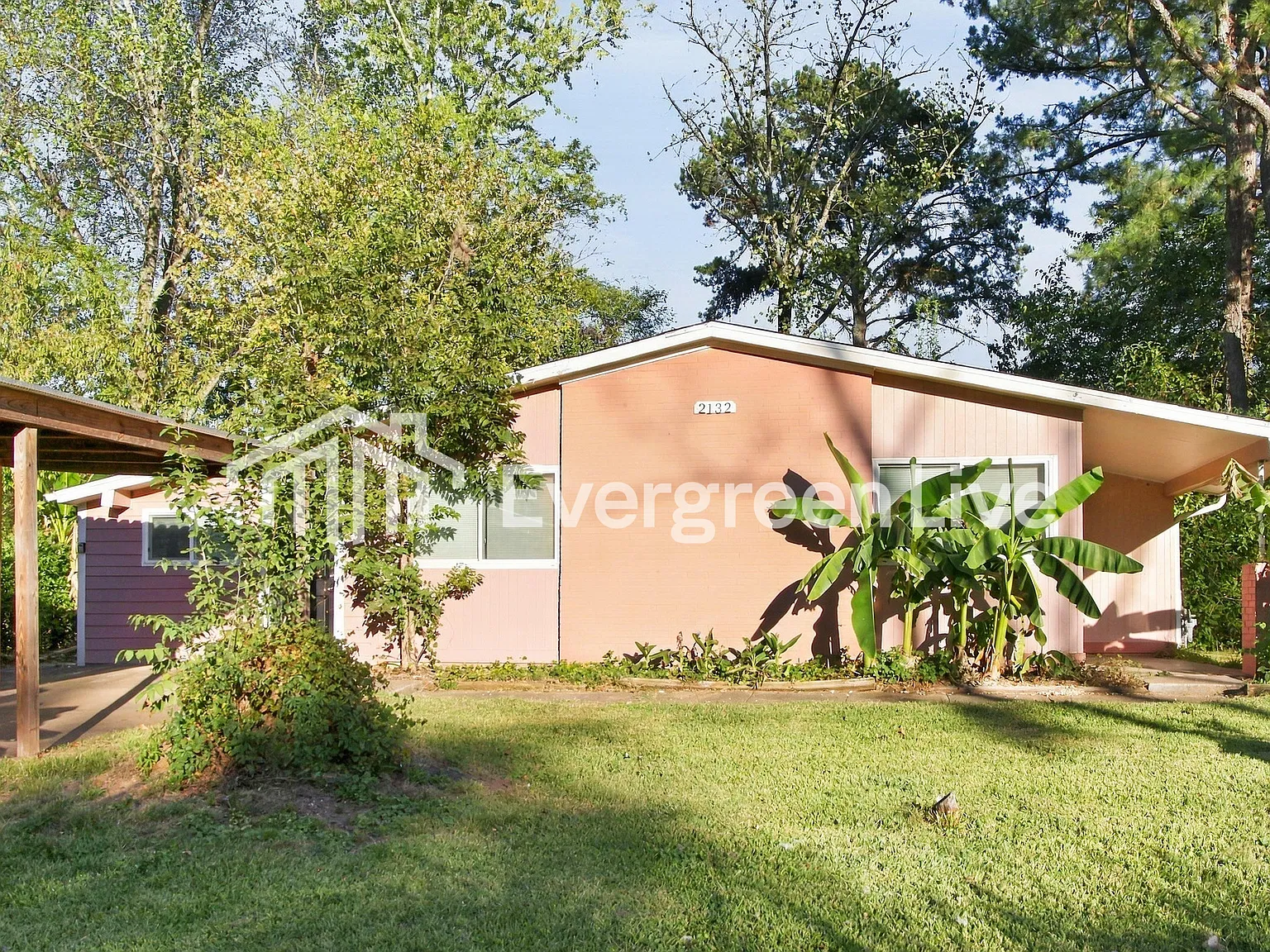 3 bed, 1.0 bath, 1056 sqft, $1,045 — Photo 1