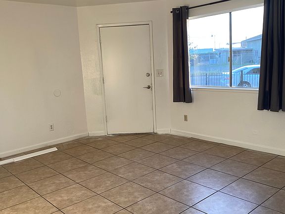 5th image of 2458 Roeding Rd APT A