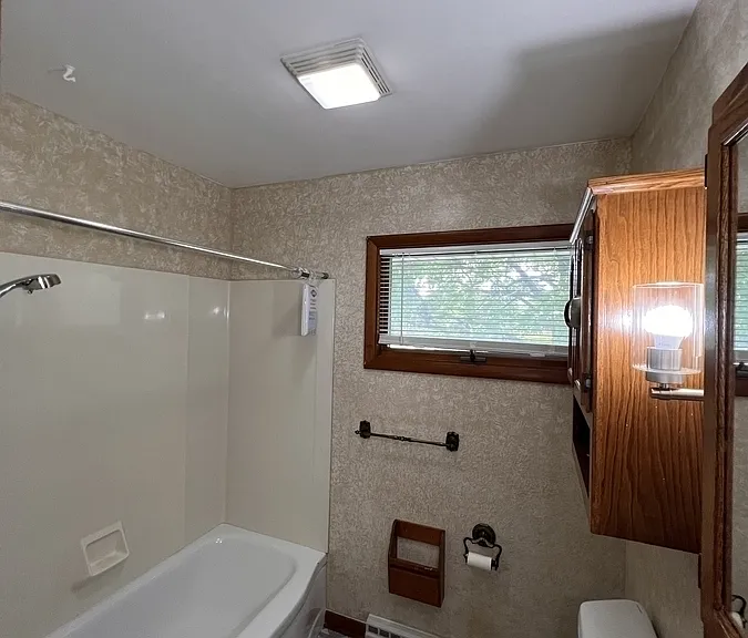 1724 N Green Bay Rd — Photo 11