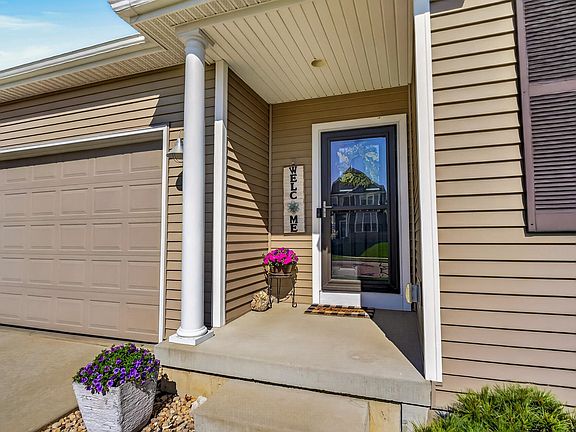 3rd image of 944 Silver Ripple Way