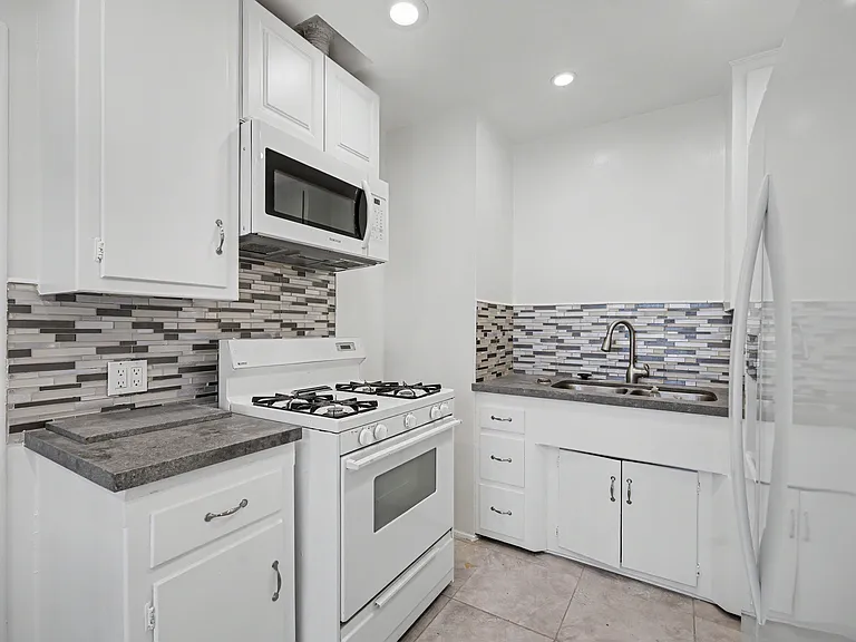 1037 N Curson Ave #2 — Photo 15