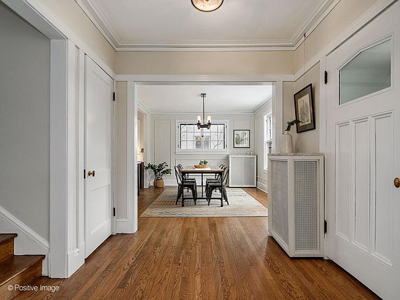 2nd image of 802 Clinton Pl