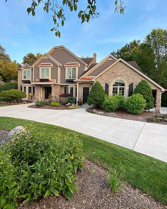 1st image of 3027 Woodcreek Way