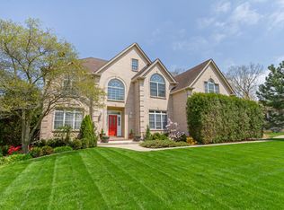 621 Ridgelawn Trl, Batavia, IL 60510